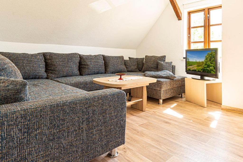 Ferienwohnung Am Walnussbaum Parchtitz Екстериор снимка